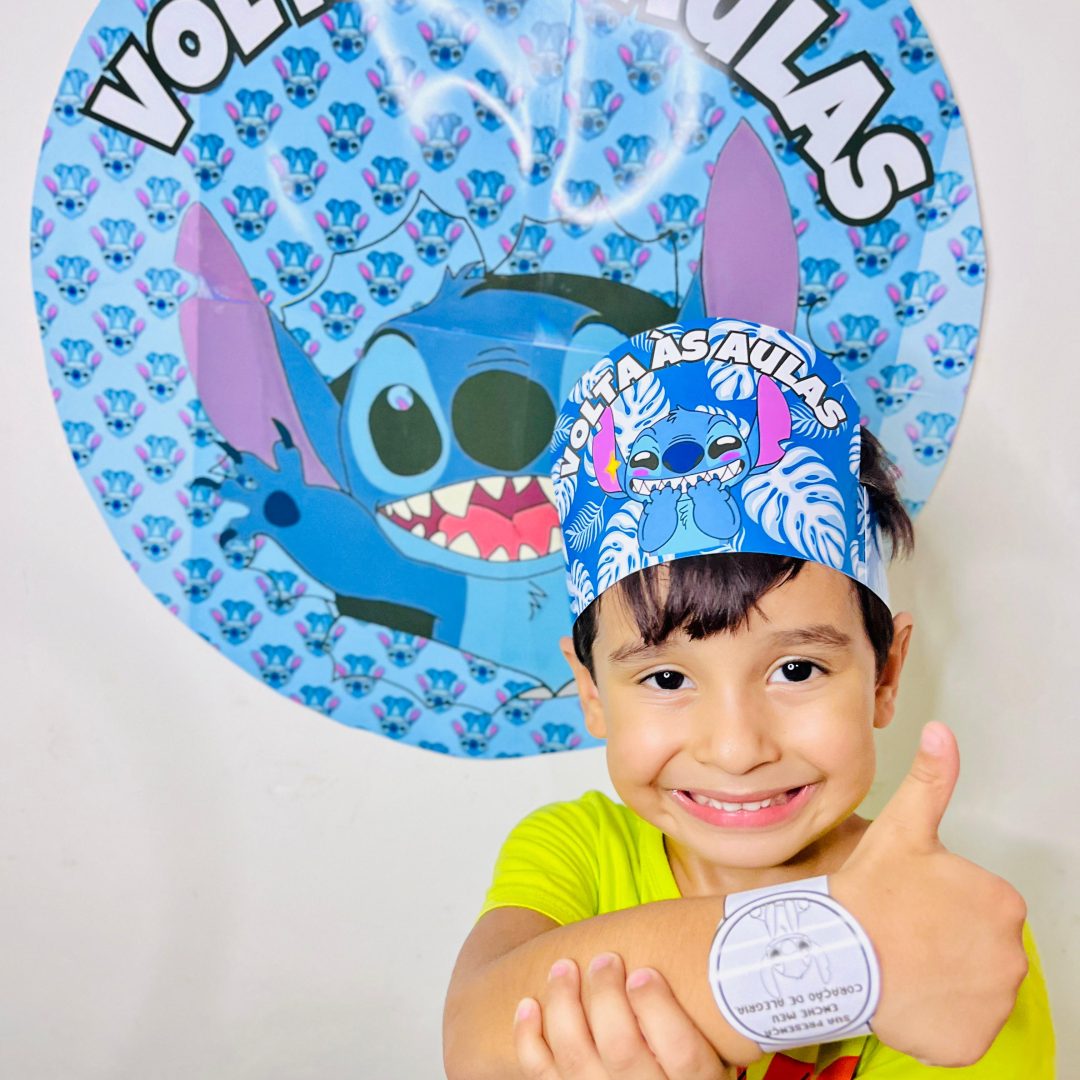 Painel de volta as aulas stitch